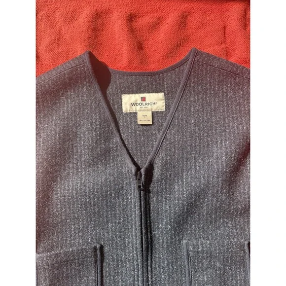 Woolrich Men’s Wool Vest Size L Gray Zip Front Utility Pockets Adjustable Back - Picture 3 of 8